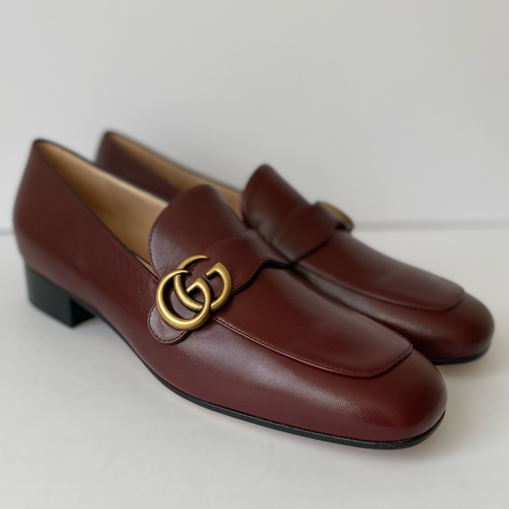 GUCCI WOMEN`S MARMONT GOLD GG LOGO BORDEAUX LEATHER LOAFERS